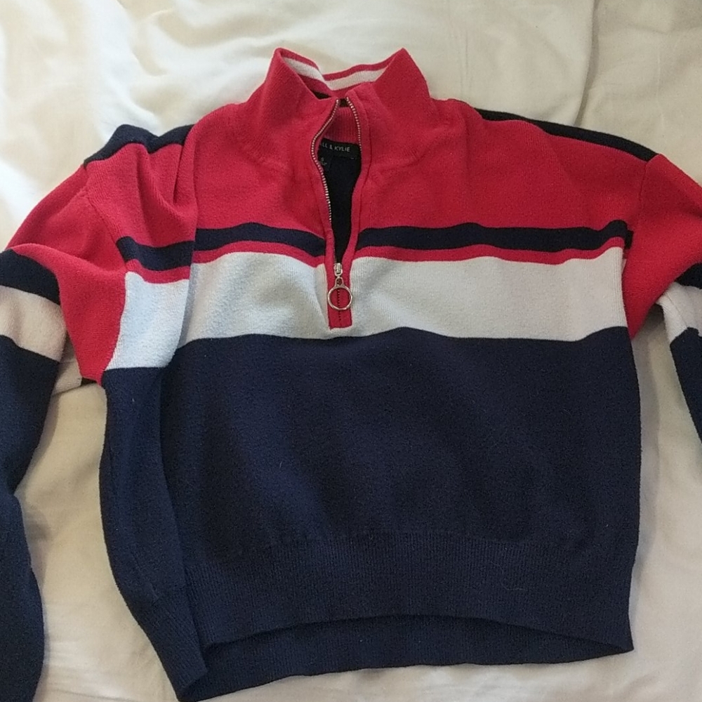 Kendall & Kylie cropped sweater small